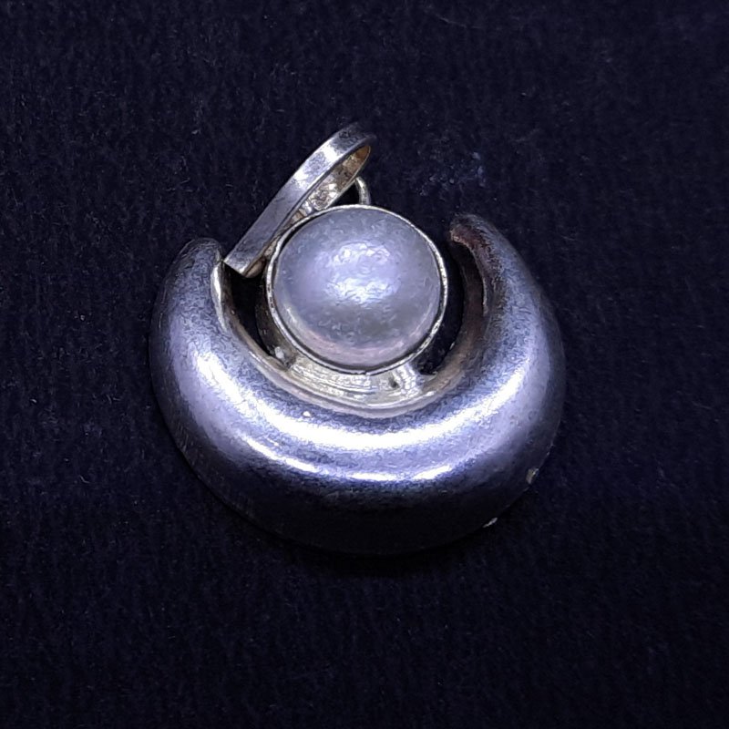 MOTI CHAND PENDANTS